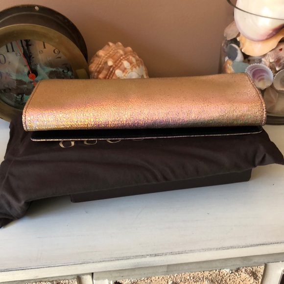 GUCCI CRACKLE CLUTCH - Picture 6 of 10